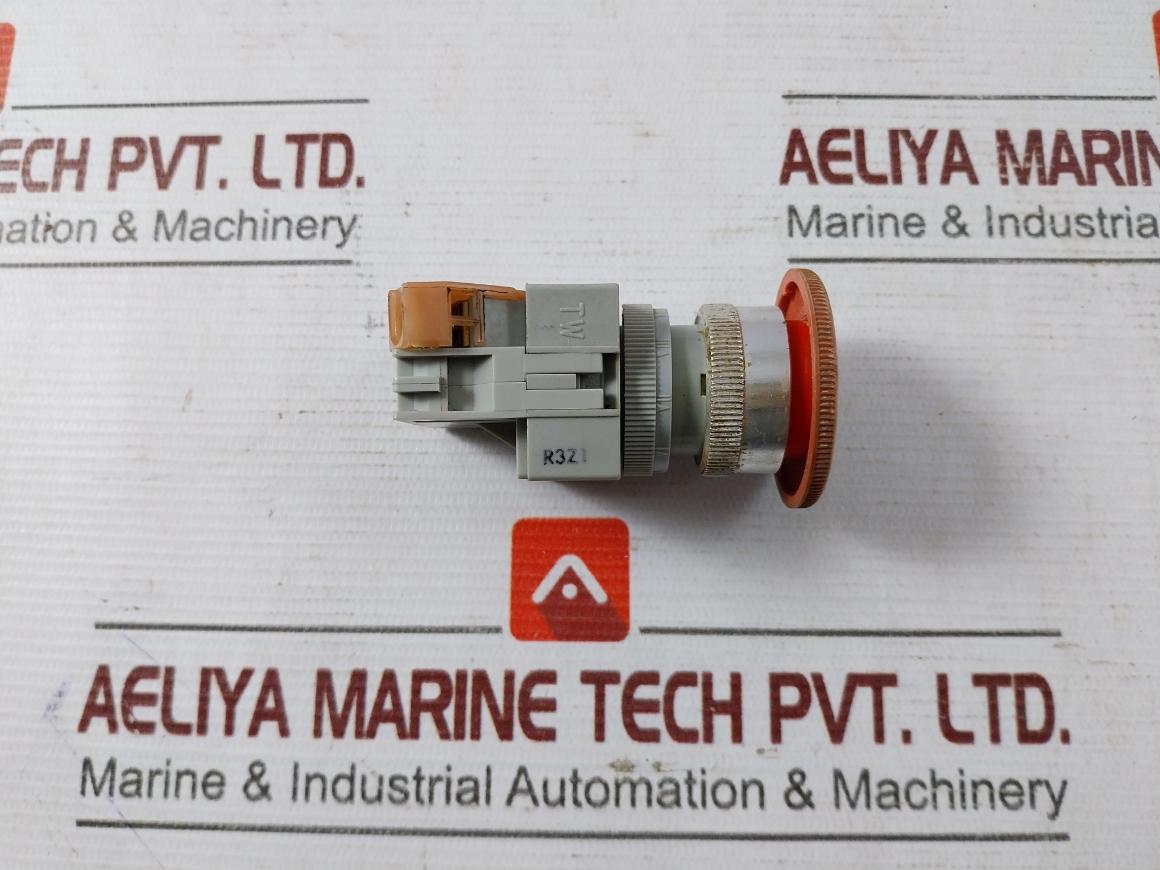 Idec Izumi 41-10650 Push Button Switch Ac 125V 5A Volt 240 380 600