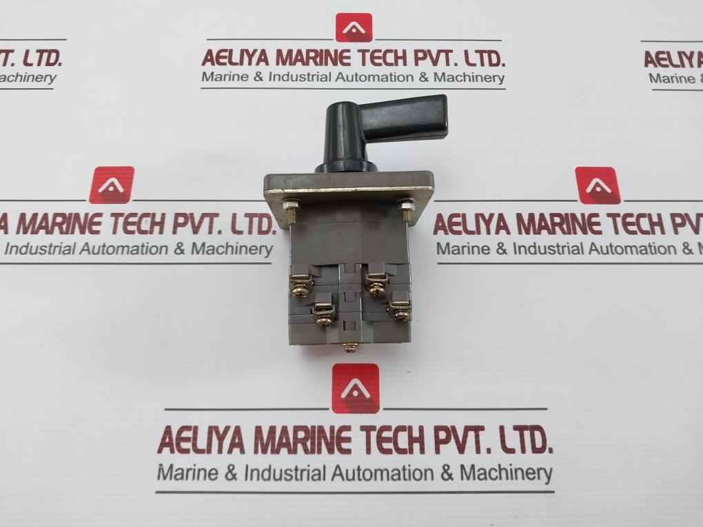Idec Izumi Cs-10 Rotary Cam Switch 600V 10A