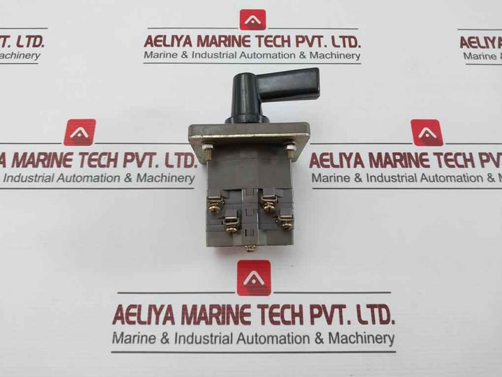 Idec Izumi Cs-10 Rotary Cam Switch 600V 10A