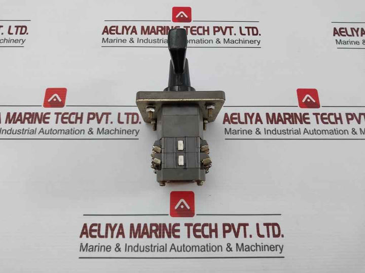 Idec Izumi Cs-10 Rotary Cam Switch 600V 10A