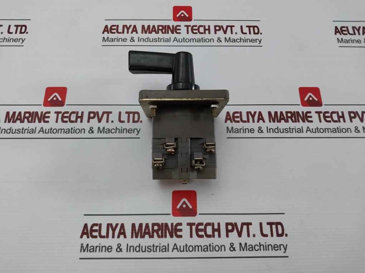 Idec Izumi Cs-10 Rotary Cam Switch 600V 10A