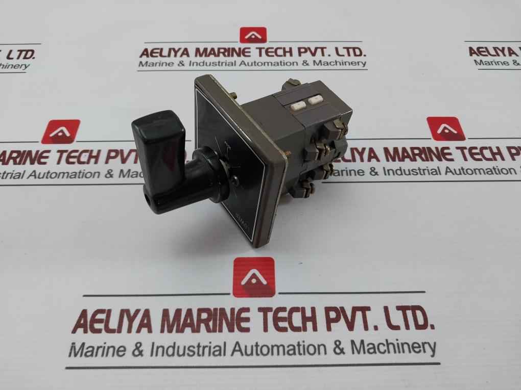 Idec Izumi Cs-10 Rotary Cam Switch 600V 10A
