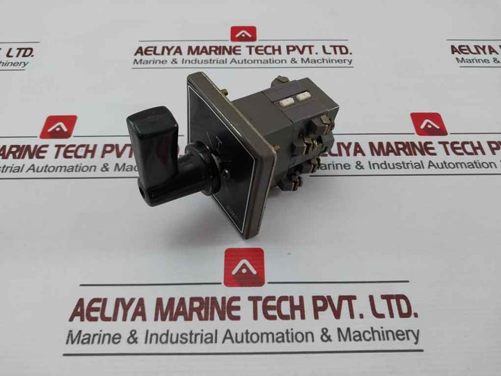 Idec Izumi Cs-10 Rotary Cam Switch 600V 10A