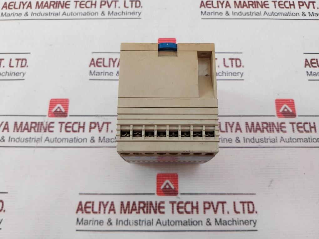 Idec Izumi Eb3C-r03A/ Eb3C-ro3A Output Relay 100-240Vac