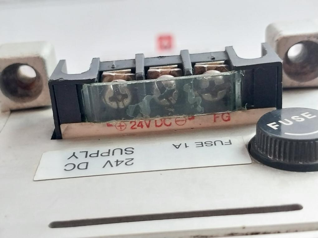 Idec Izumi Pfa-1N081Dc Programmable Controller Plc 8-input Unit 24Vdc