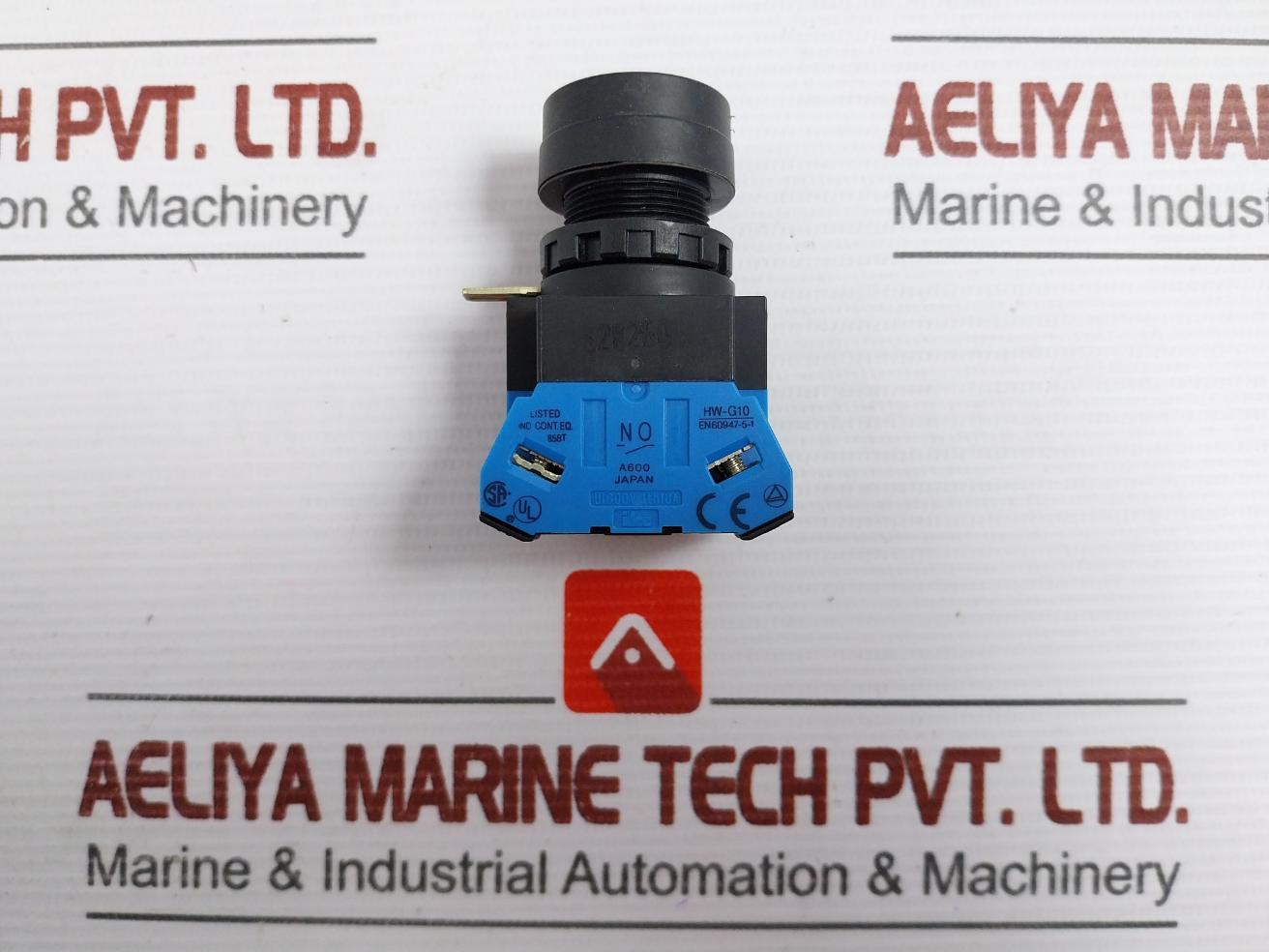 Idec Push Button Switch With Contact Block Part No: Hw-cb10, 10A 600V