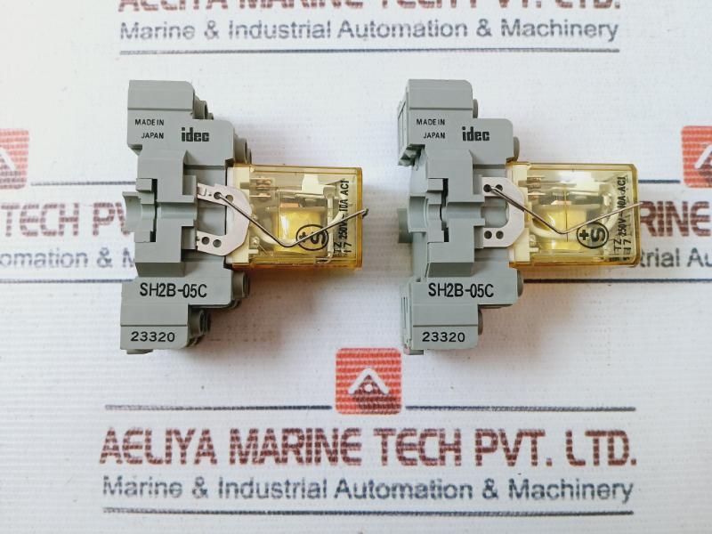 Idec Rh2B-u General Purpose Midget Relay Sh2B-05C Ac220V 7.5A 120Vac