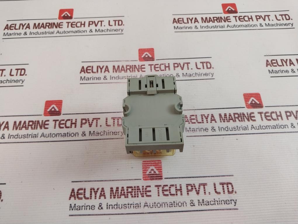 Idec Rh4B-u/Sh4B-05U Relay With Socket