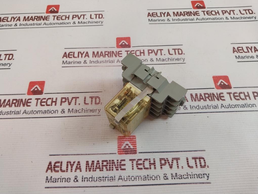 Idec Rh4B-u/Sh4B-05U Relay With Socket