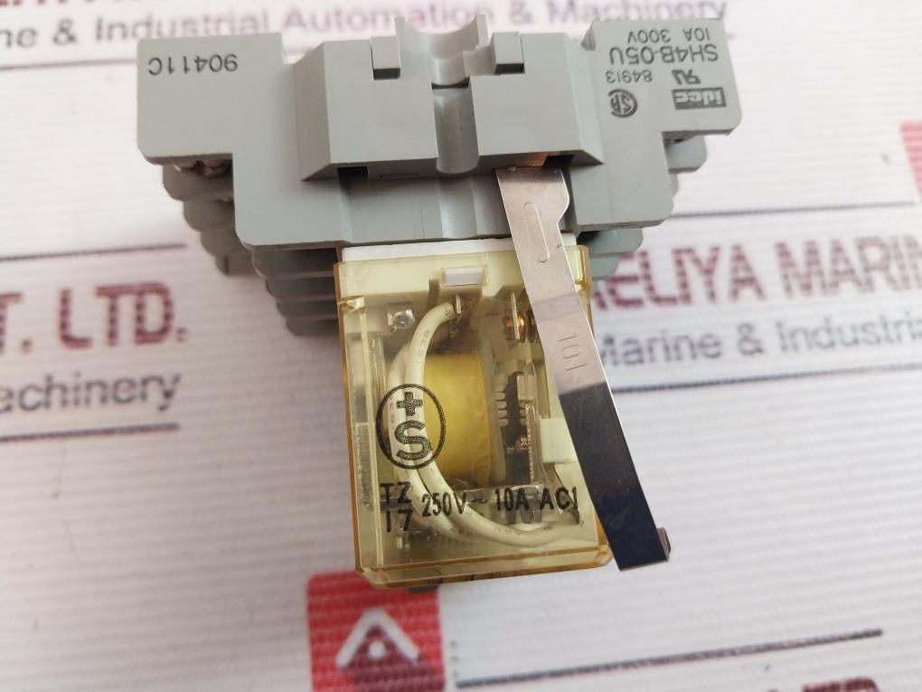 Idec Rh4B-u/Sh4B-05U Relay With Socket