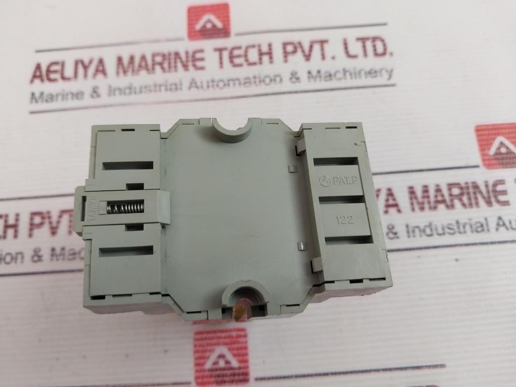 Idec Rh4B-u / Sh4B-05U Relay With Socket