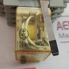 Idec Rh4B-u / Sh4B-05U Relay With Socket