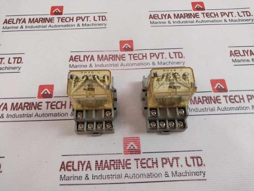 Idec Rh4B-u/ Sh4B-05U Relay With Socket 24Vdc