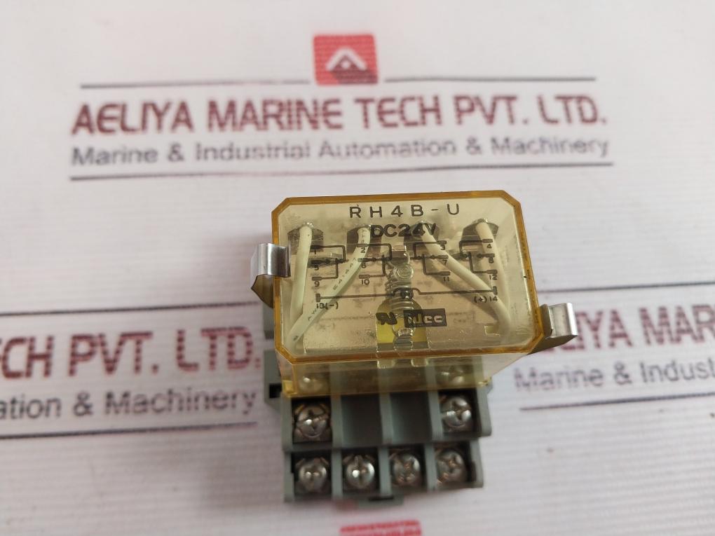 Idec Rh4B-u/ Sh4B-05U Relay With Socket 24Vdc