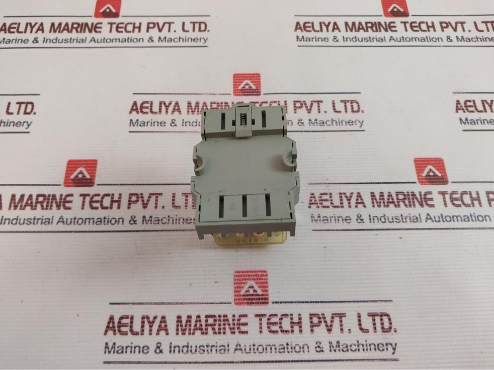 Idec Rh4B-u/ Sh4B-05U Relay With Socket 24Vdc