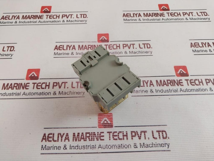 Idec Rh4B-u/ Sh4B-05U Relay With Socket 24Vdc