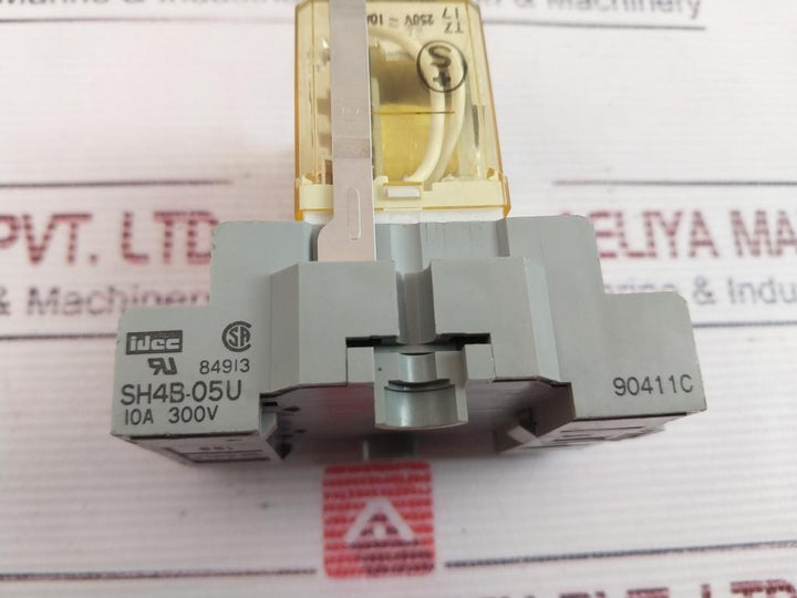 Idec Rh4B-u/ Sh4B-05U Relay With Socket 24Vdc