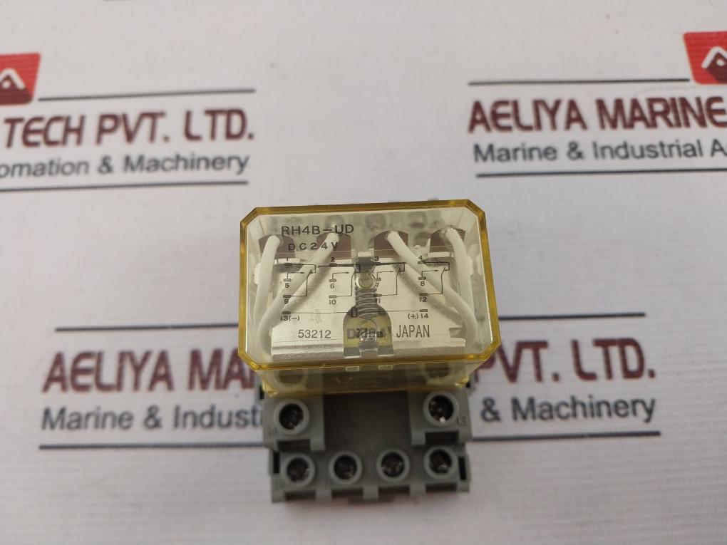 Idec Rh4B-ud Relay With Base 10A 300V