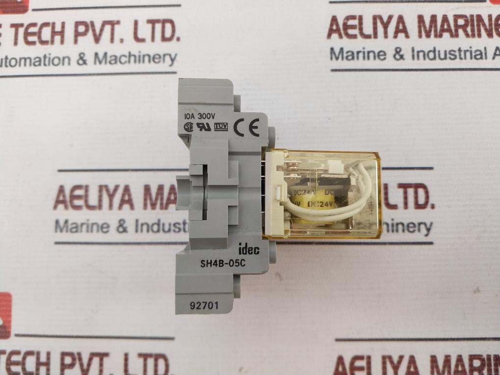 Idec Rh4B-ud Relay With Base 10A 300V