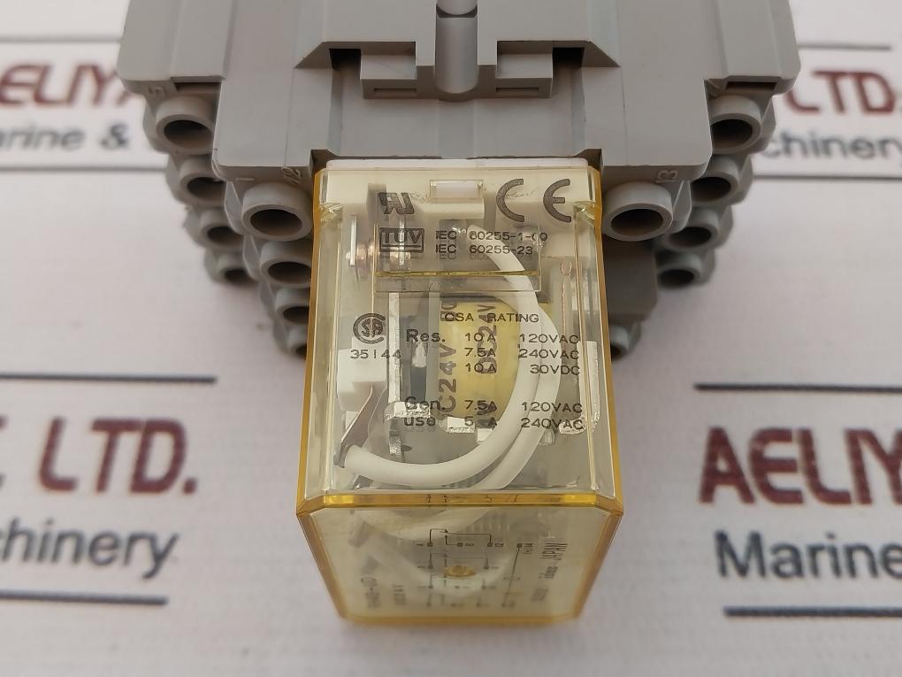 Idec Rh4B-ud Relay With Base 10A 300V