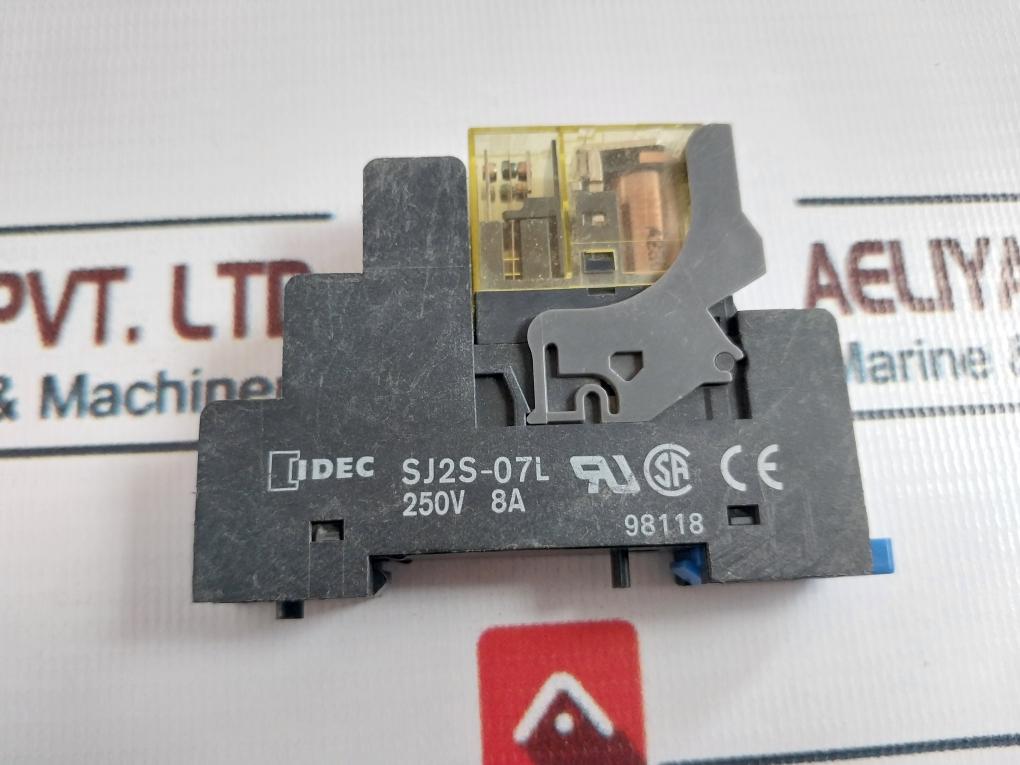 Idec Rj2S-c-a230 Relay With Sj2S-07L Socket 8A 250Vac