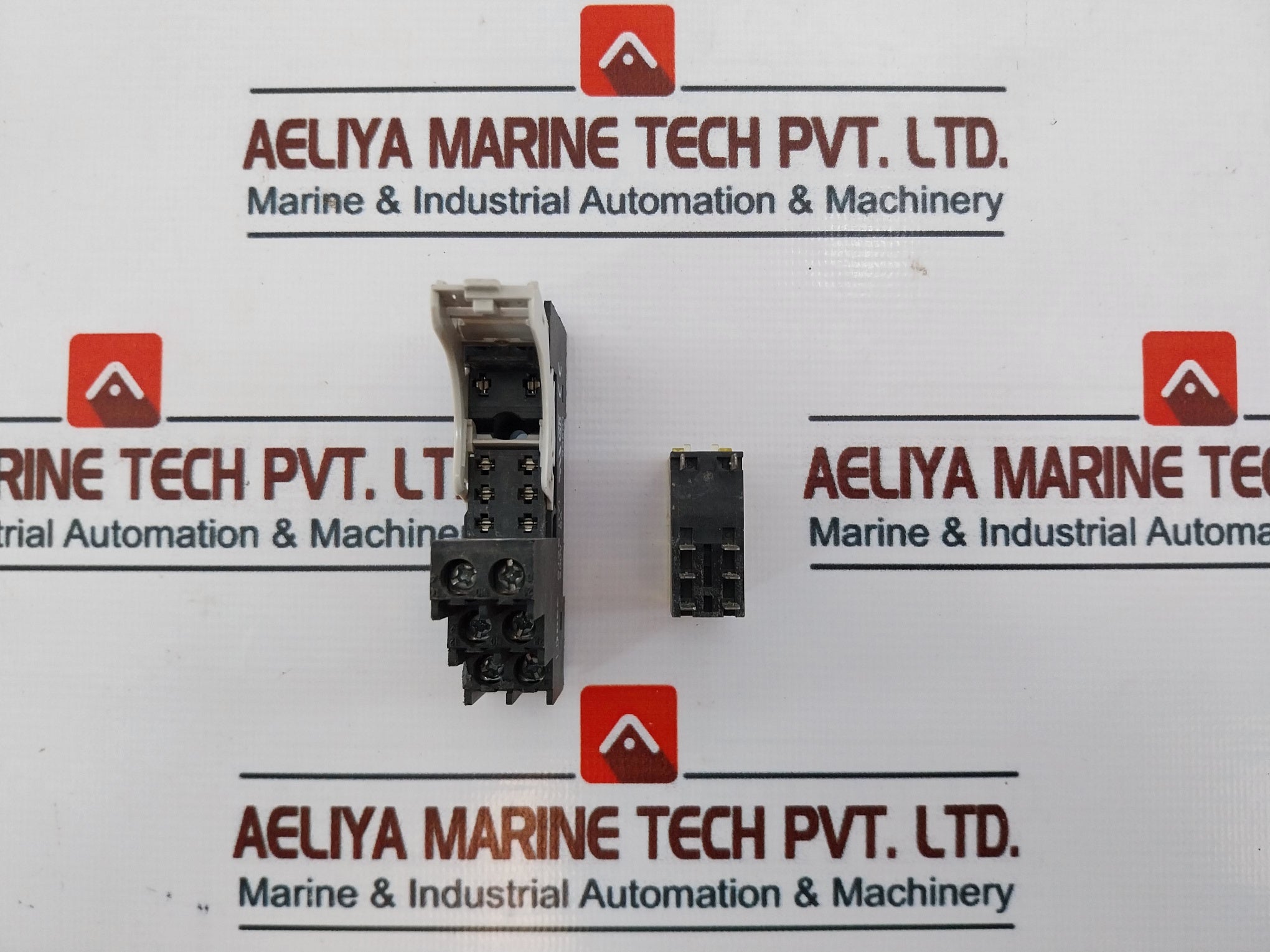 Idec Rj2S-cl-a110 Relay With Sj2S-07L Socket 50/60Hz