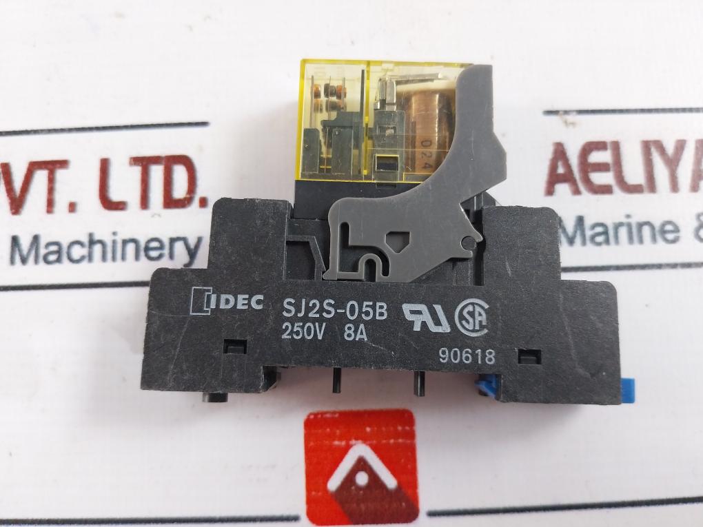 Idec Rj2S-cl-d24 Relay With Socket 8A 250 Vac