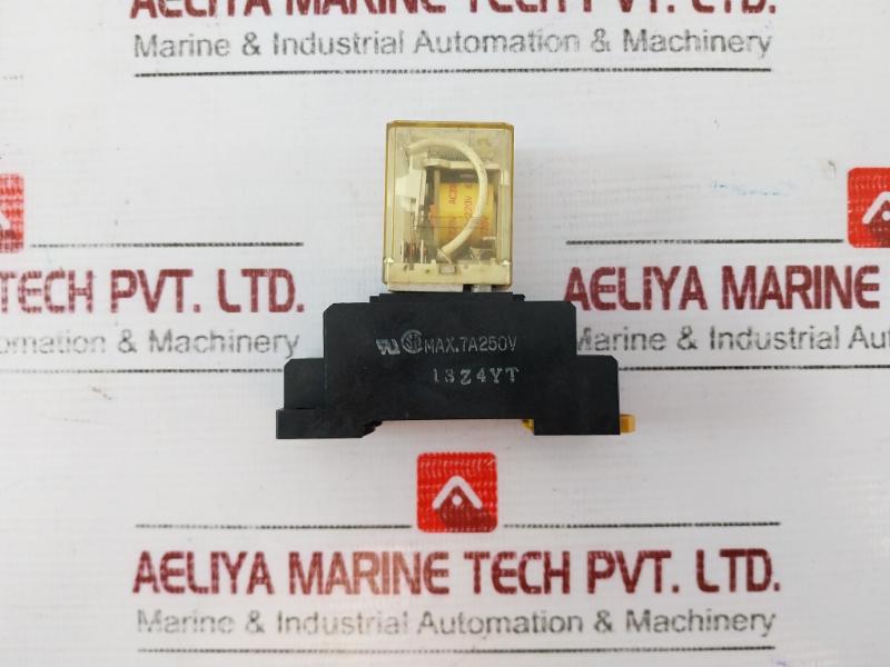 Idec Rm2S-u Relay W/ Pyf08A Relay Socket 50/60Hz