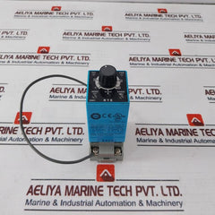 IDEC RTE-P1AD24 Electronic Timer with Socket SR2P-05