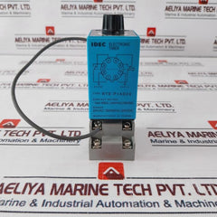 IDEC RTE-P1AD24 Electronic Timer with Socket SR2P-05