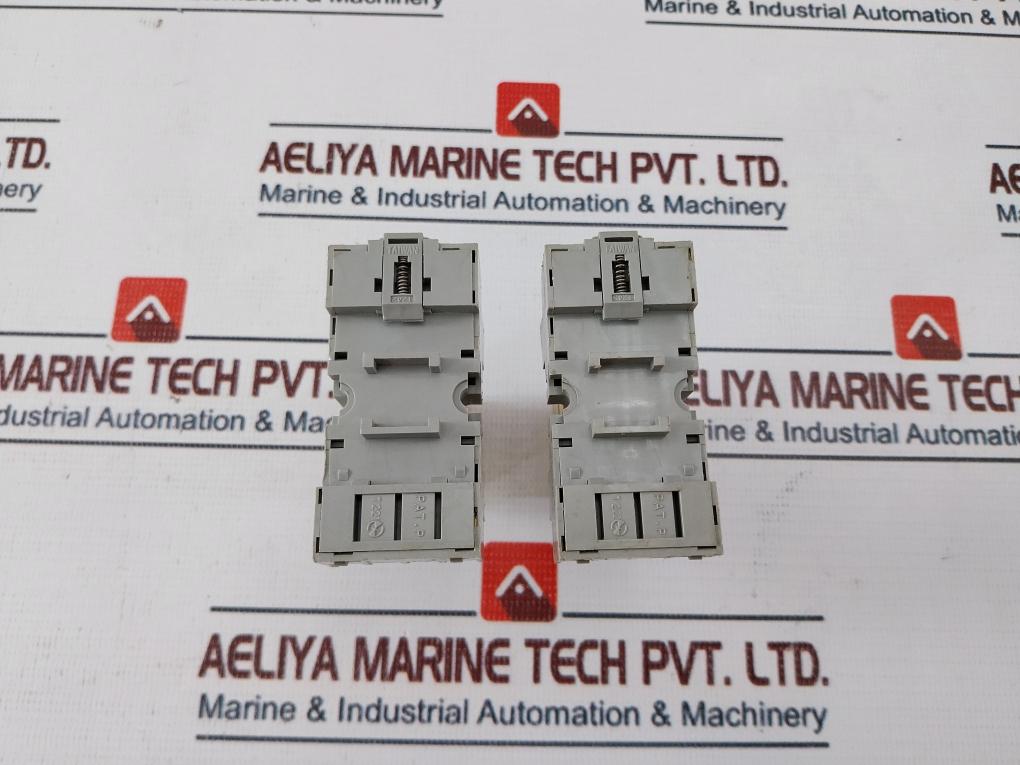 Idec Ry4S-ld Relay With Socket 24Vdc