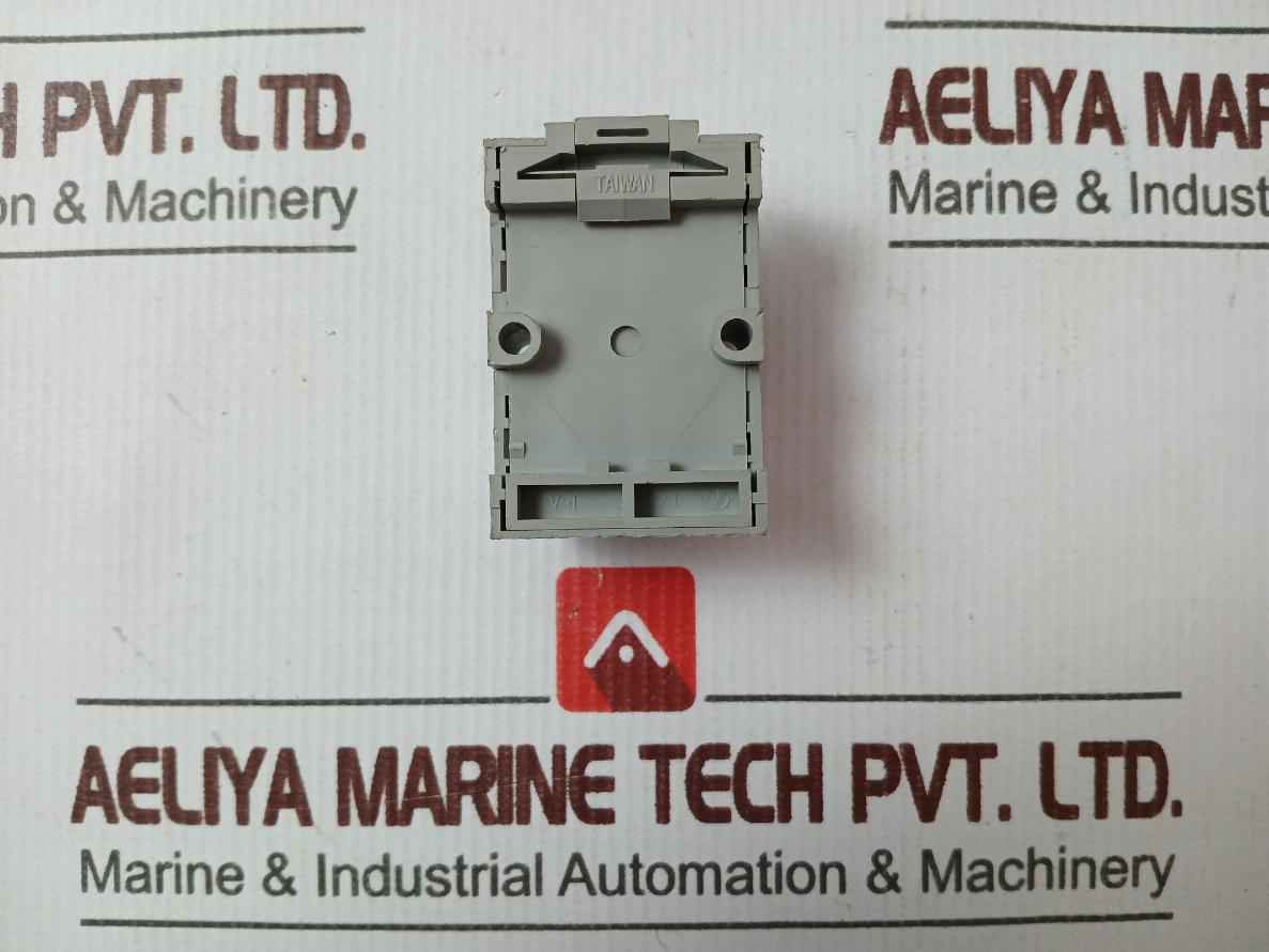 Idec Sr2P-05 Relay Socket 10A 300V