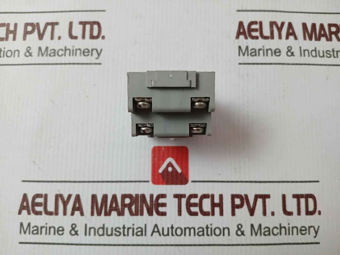 Idec Sr2P-05 Relay Socket 10A 300V