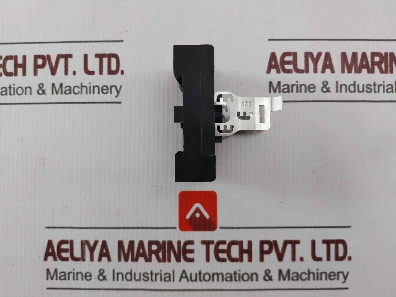 Idec Sr2P-06A Relay Socket Din Mount Screw Type