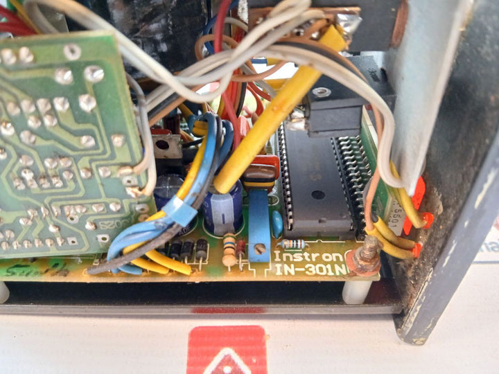 Instron IN-302/ IN-301N CR/AL Temperature Controller 220Vac