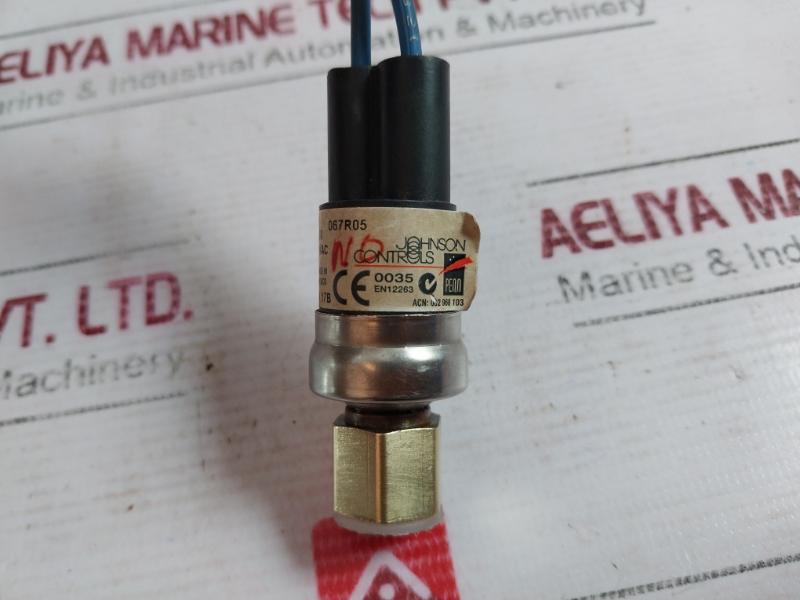 Johnson Control P100Ap-2C Encapsulated Pressure Control 240 Vac 35 Psig 60 Psig