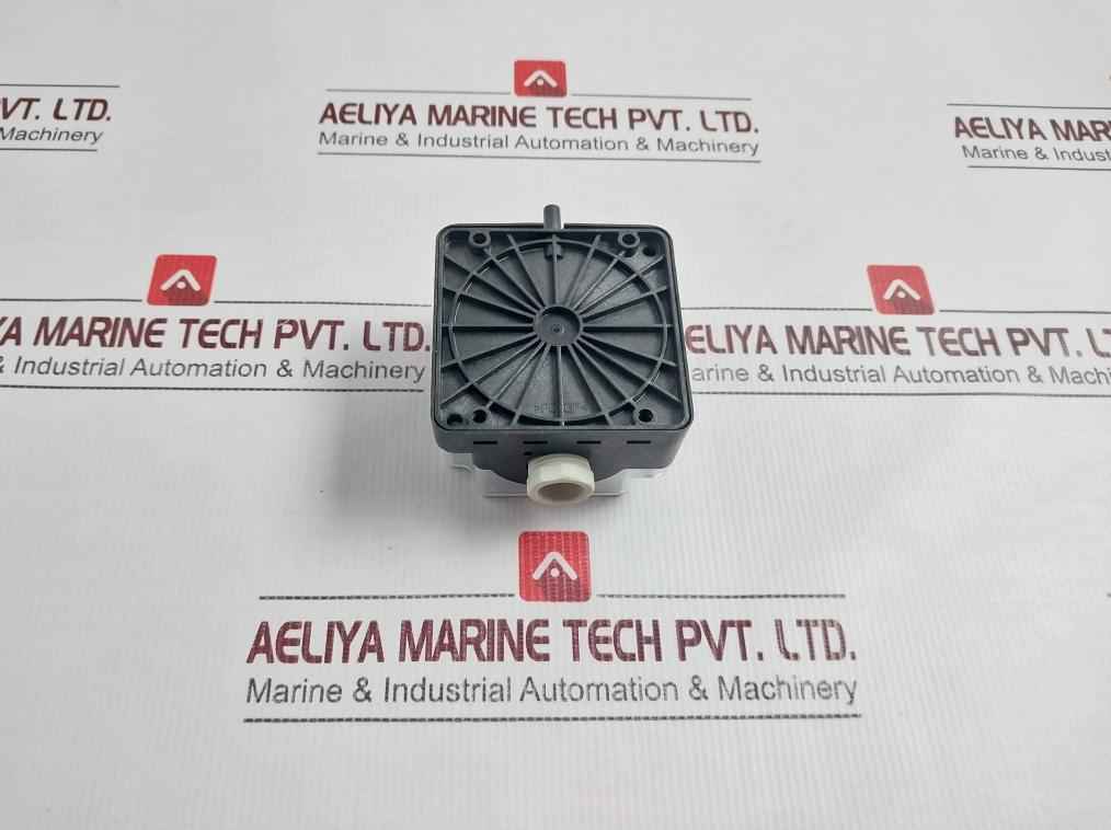 Johnson Controls P233A-4-aa Pressure Switch Max 300 Mbar 0.5-4 Mbar