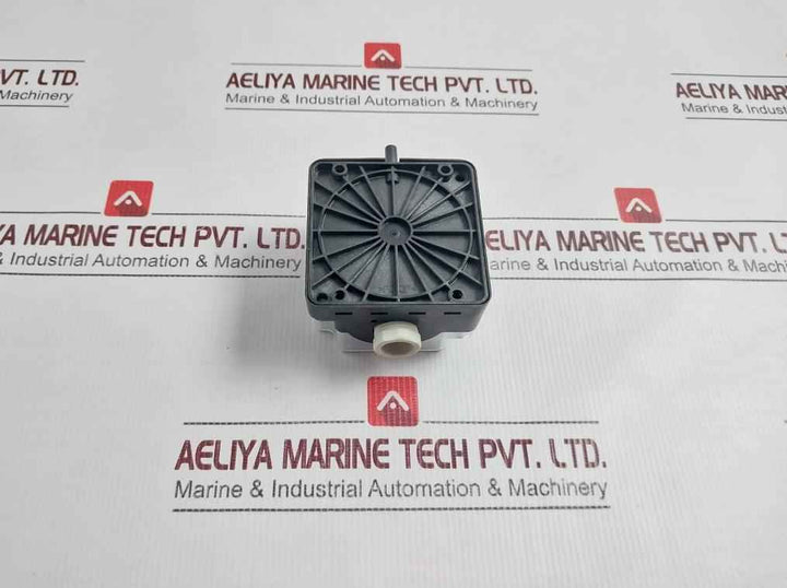 Johnson Controls P233A-4-aa Pressure Switch Max 300 Mbar 0.5-4 Mbar