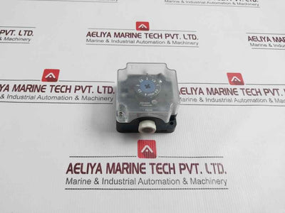 Johnson Controls P233A-4-aa Pressure Switch Max 300 Mbar 0.5-4 Mbar