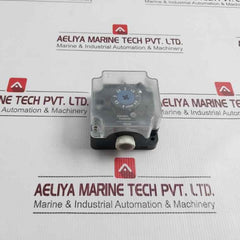 Johnson Controls P233A-4-aa Pressure Switch Max 300 Mbar 0.5-4 Mbar