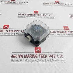 Johnson Controls P233A-4-aa Pressure Switch Max 300 Mbar 0.5-4 Mbar
