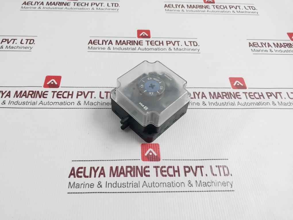 Johnson Controls P233A-4-aa Pressure Switch Max 300 Mbar 0.5-4 Mbar