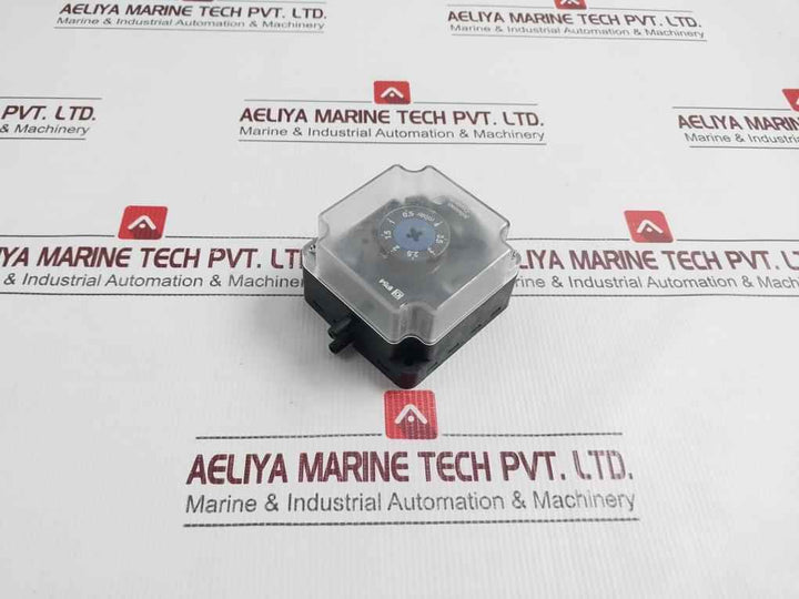 Johnson Controls P233A-4-aa Pressure Switch Max 300 Mbar 0.5-4 Mbar