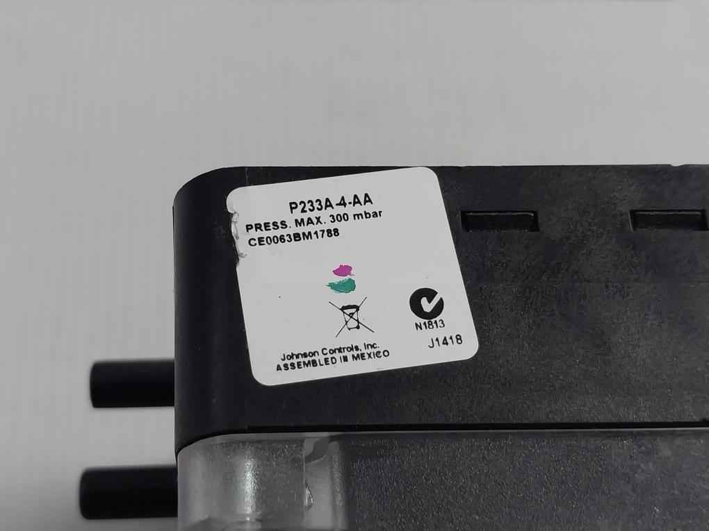 Johnson Controls P233A-4-aa Pressure Switch Max 300 Mbar 0.5-4 Mbar