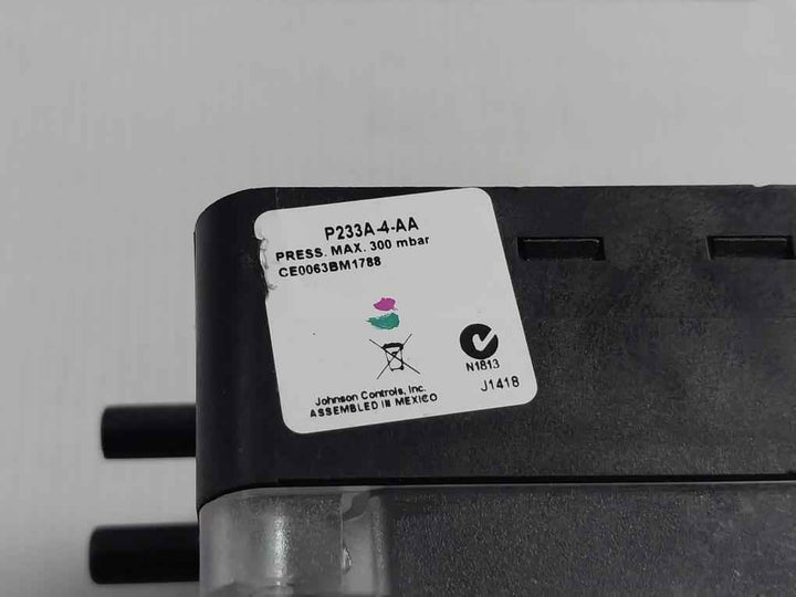 Johnson Controls P233A-4-aa Pressure Switch Max 300 Mbar 0.5-4 Mbar