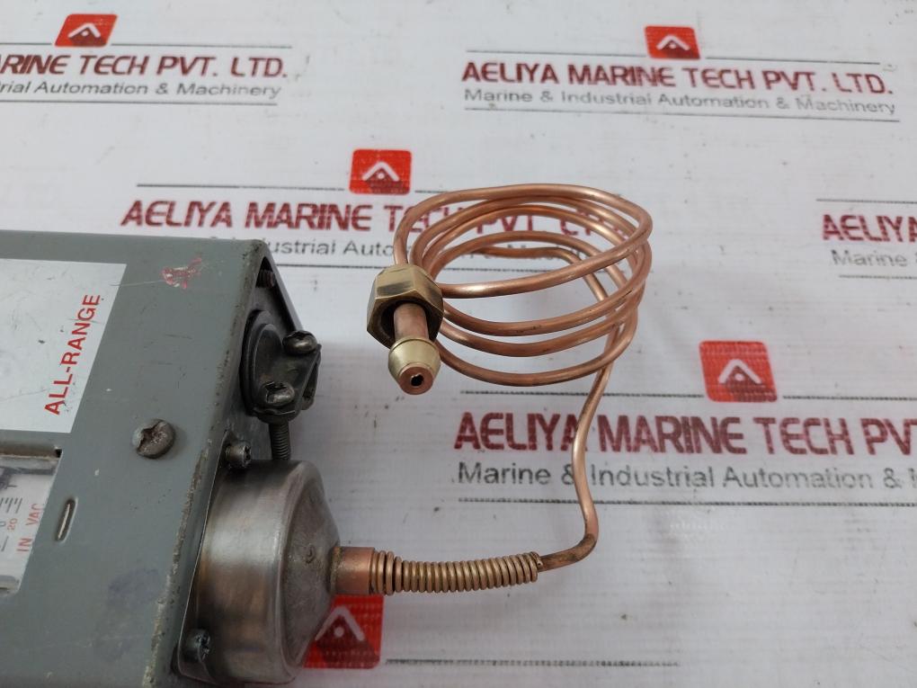 Johnson Controls P70Ca-1 Pressure Controller 125Va, 120/600Vac 57.5Va, 120/300Vdc