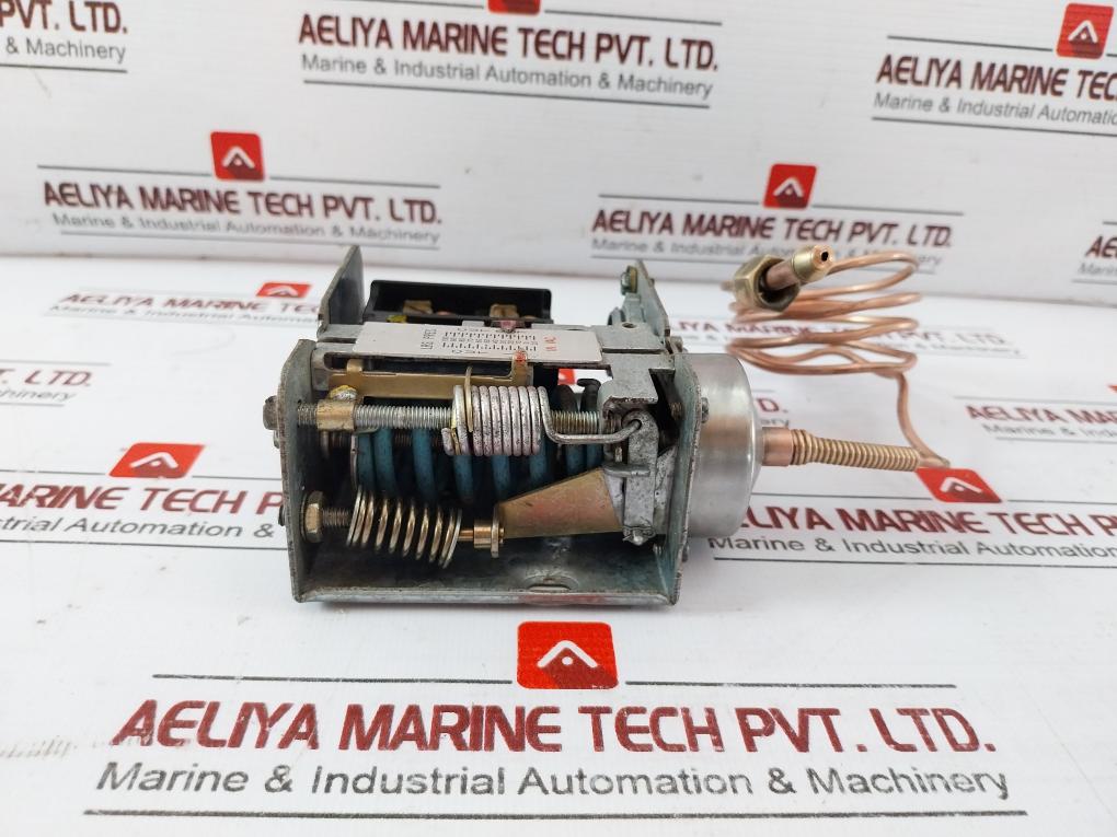 Johnson Controls P70Ca-1 Pressure Controller 125Va, 120/600Vac 57.5Va, 120/300Vdc