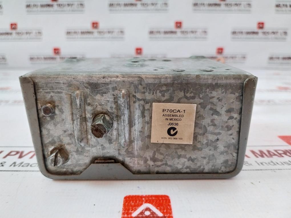 Johnson Controls P70Ca-1 Pressure Controller 125Va, 120/600Vac 57.5Va, 120/300Vdc