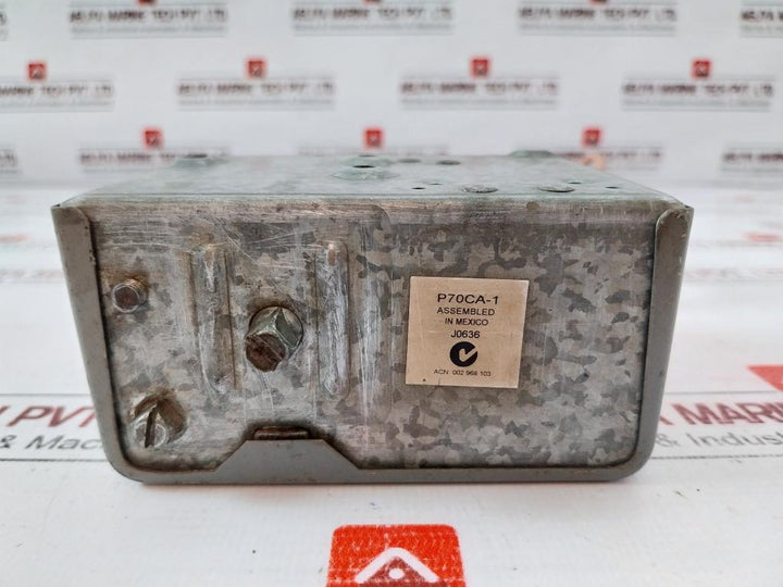 Johnson Controls P70Ca-1 Pressure Controller 125Va, 120/600Vac 57.5Va, 120/300Vdc