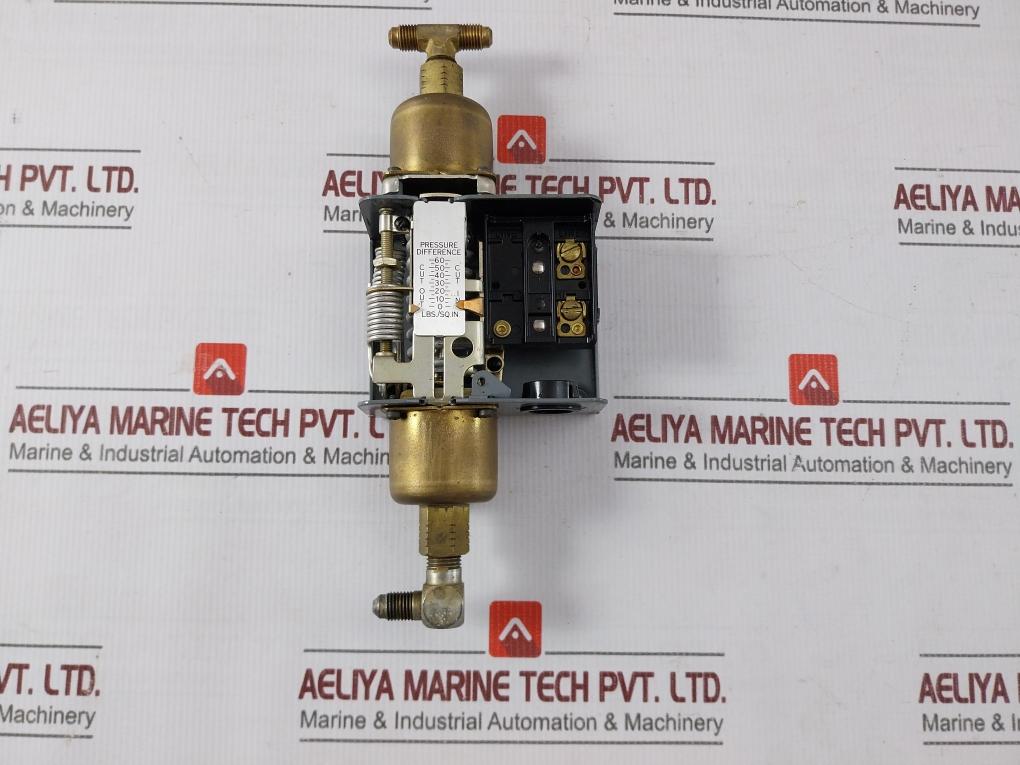 Johnson Controls P74Ba-10 Differential Pressure Control Switch 120-600 Vac